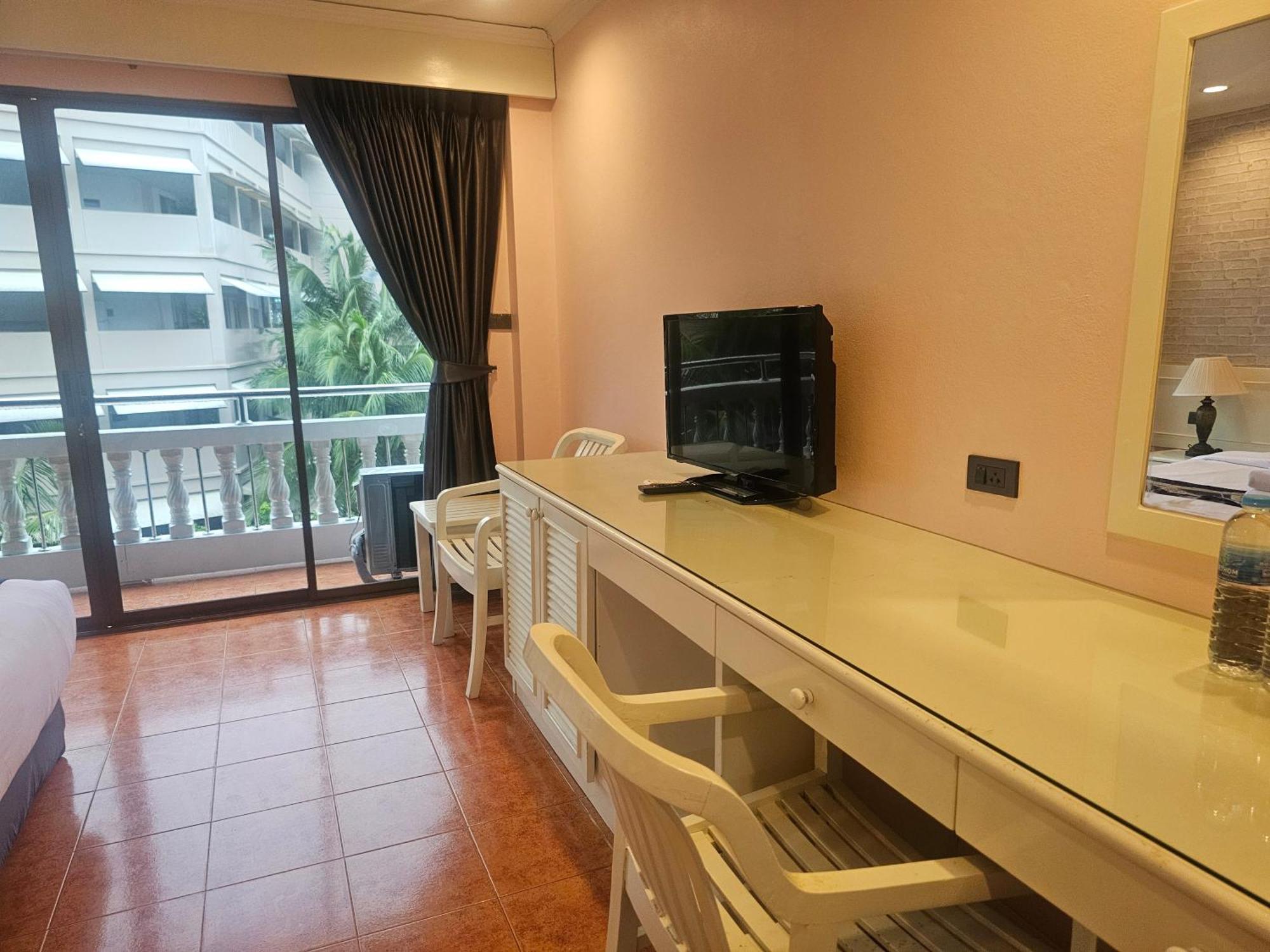 Patong Central Residence And Apartment Buitenkant foto