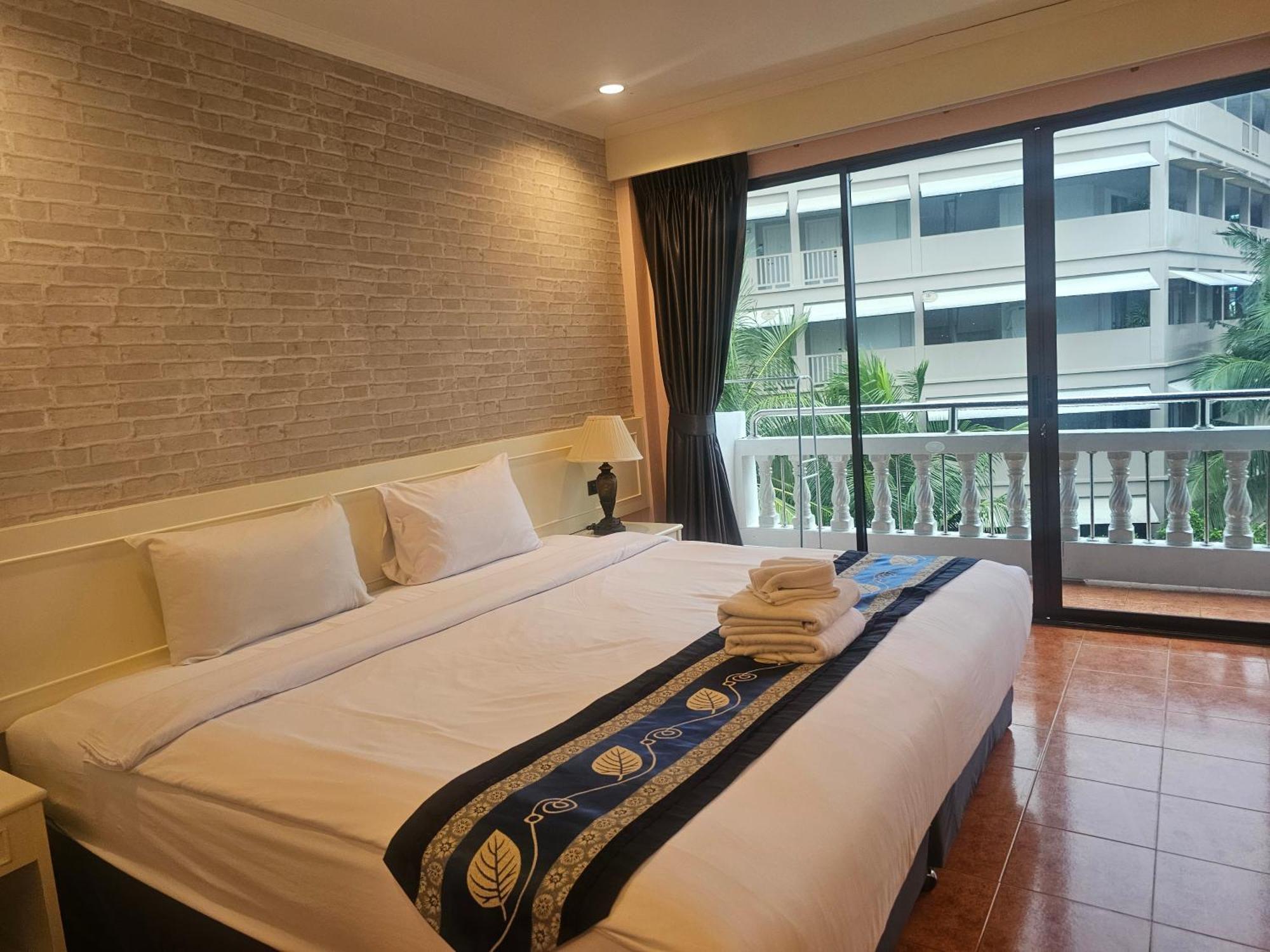 Patong Central Residence And Apartment Buitenkant foto